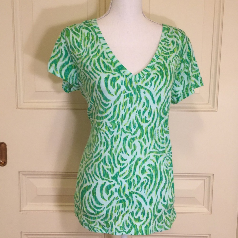 Vineyard Vines Zebra V Neck T Shirt.